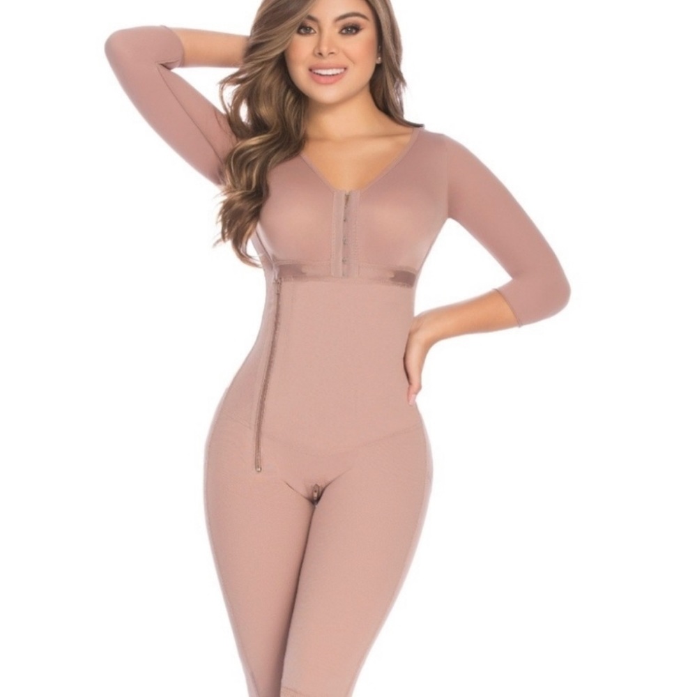 Sold 🛑 on Mer..Faja colombiana Fájate size M